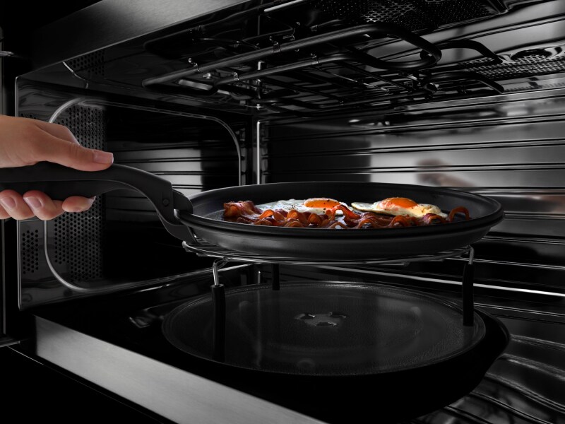 Removing eggs and bacon from a microwave Removing eggs and bacon from a microwave